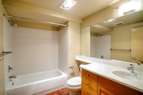 Building Photo - Saxe Apartments - Studio + extra room