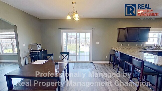 Building Photo - Gorgeous 4 BD/3.5 BA Executive Home w/Spacious Fenced Yard