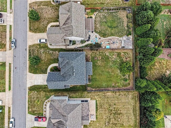 Building Photo - Lease to Own