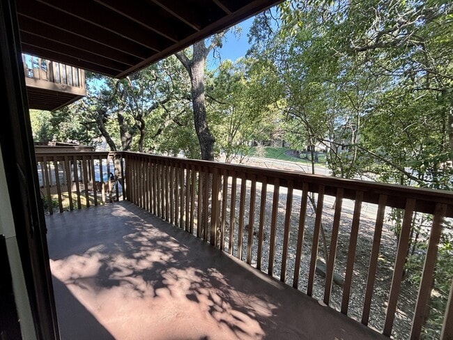 Building Photo - 307 Country View Ln