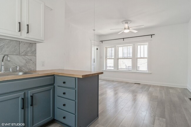 Building Photo - 5135 S Dorchester Ave