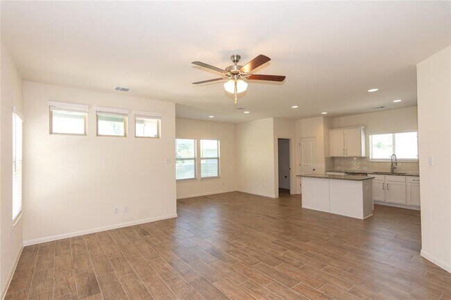Building Photo - 1732 Lakota Ln