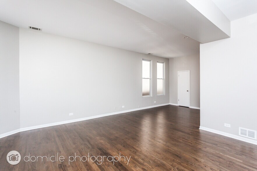 Building Photo - 1057 W Cornelia Ave