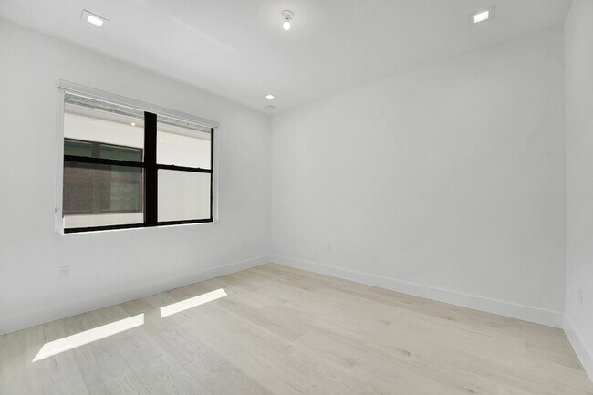 Building Photo - 13005 Feathering Wy