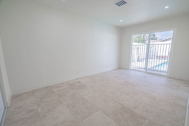 Building Photo - Single-Story 3-Bedroom Pool Home with RV P...