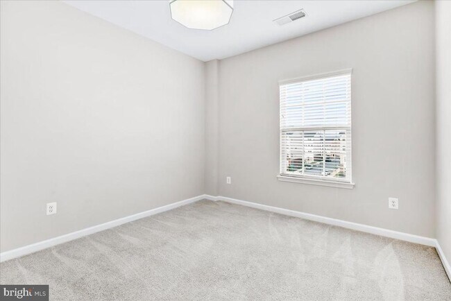 Building Photo - 6026 Forum Sq