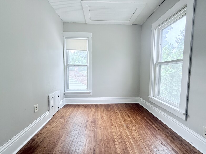 Bed #2 - 900 W Parker St