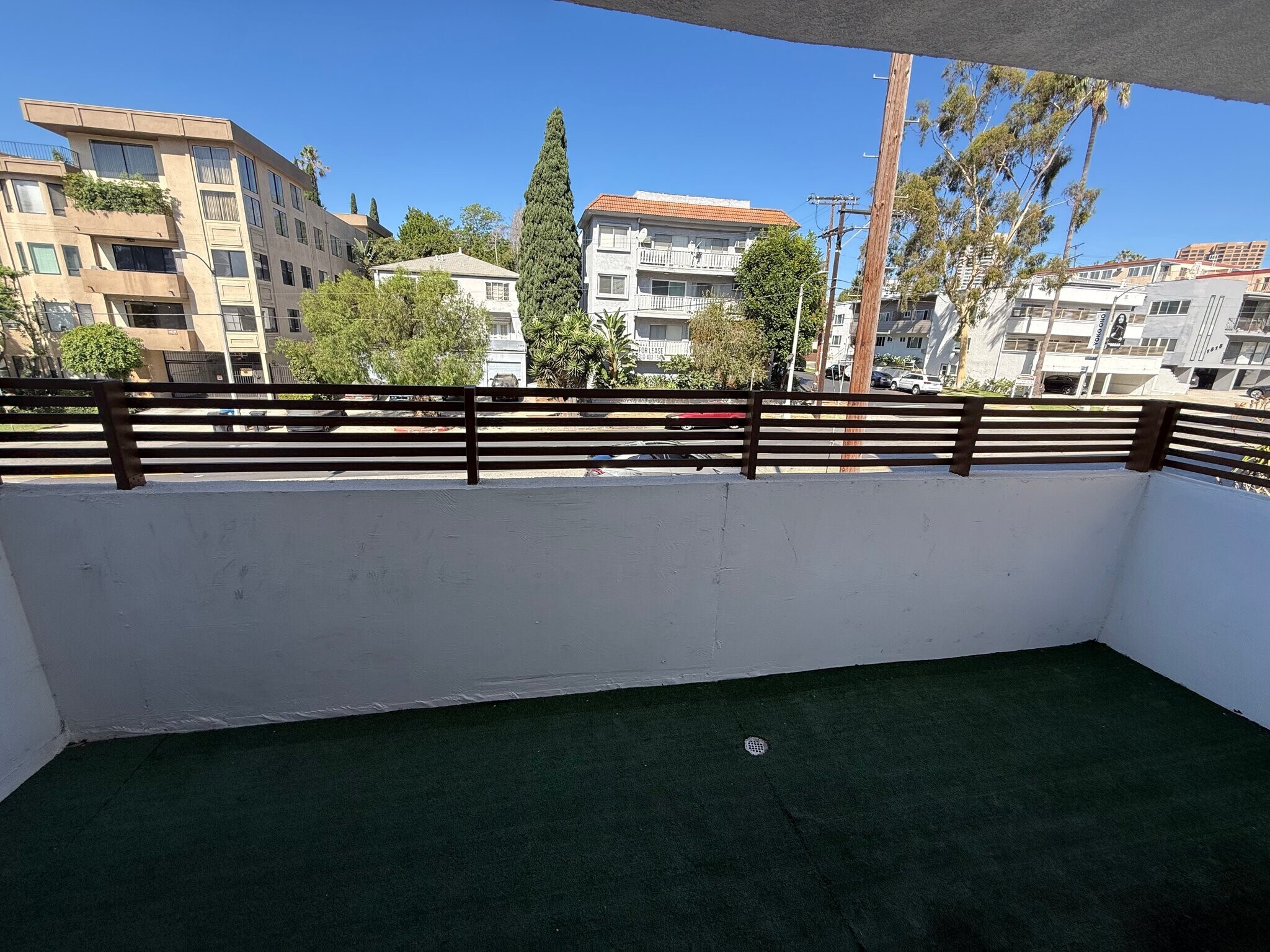 Building Photo - 1544 S Beverly Glen Blvd