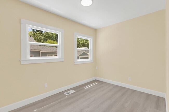 Building Photo - 2114 23rd St