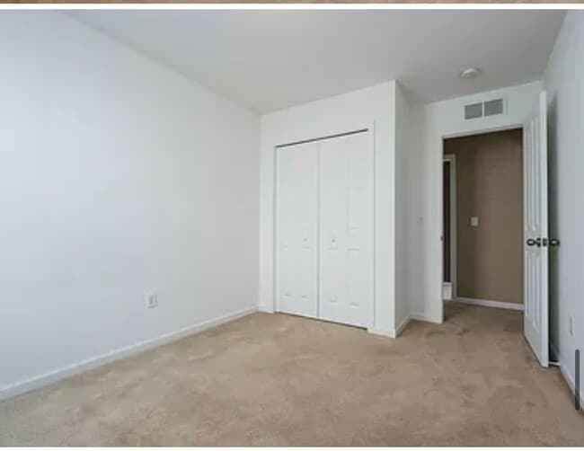 Building Photo - 4 Bedroom House Available August In Gilmor...