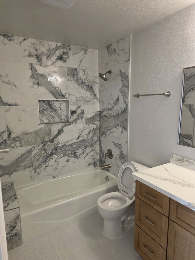 Building Photo - $4,200 p/mo - 3br/2ba in one of Oceanside's finest neighborhoods