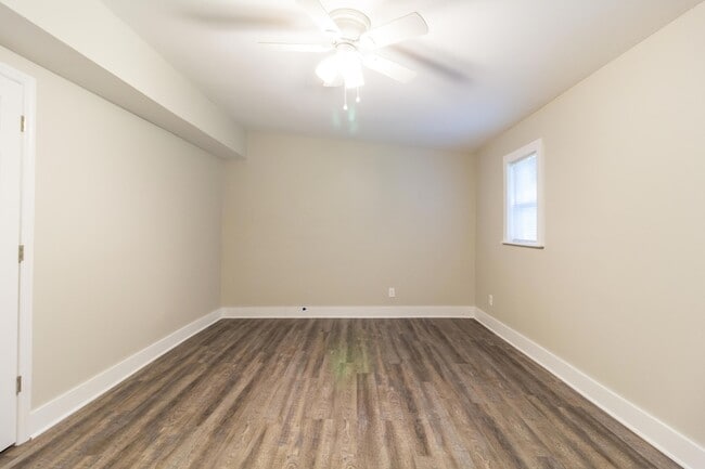 Building Photo - 207 Central Dr