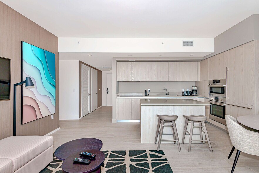 Building Photo - 4010 S Ocean Dr