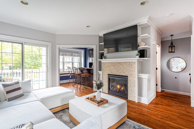 Building Photo - Fully Furnished Luxury Townhome | Walk to Downtown Princeton | 3 Beds | 3.5 Baths