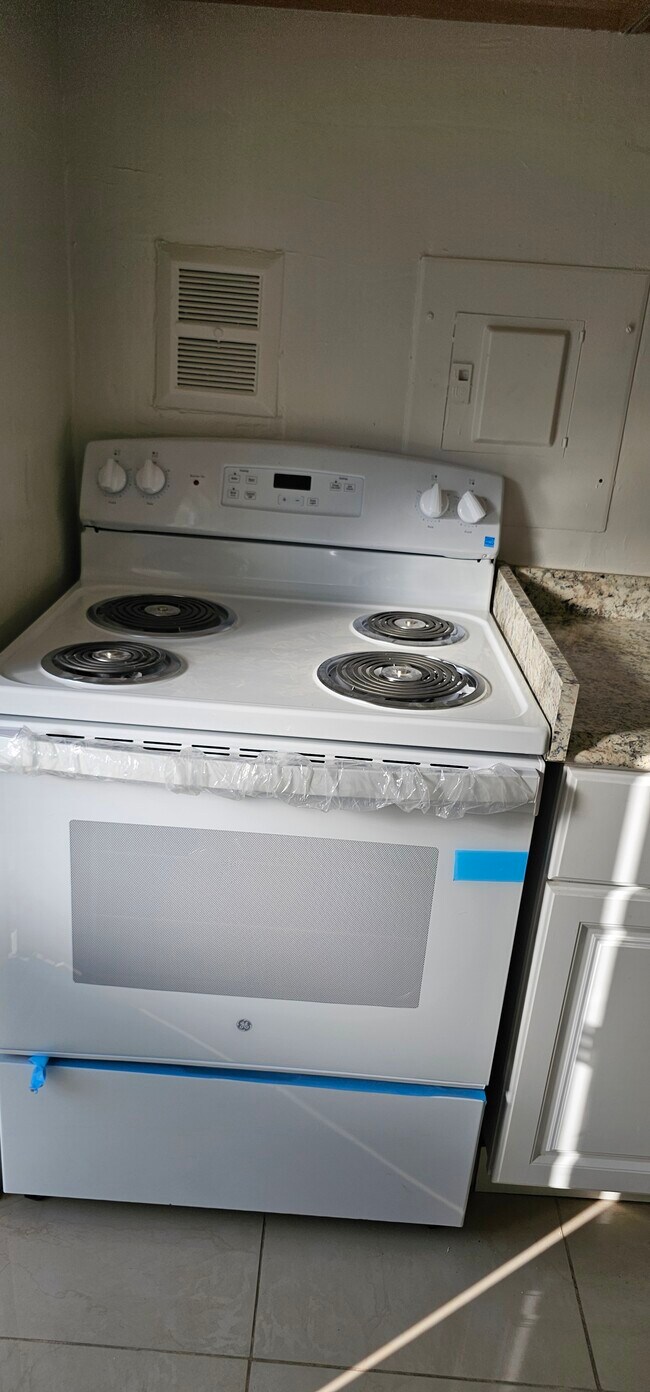 Building Photo - 319 Kenilworth Blvd