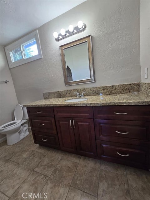 Building Photo - 558 N Lark Ellen Ave