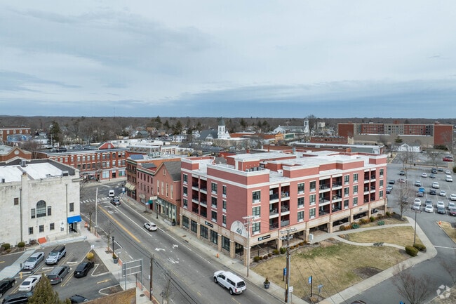 Building Photo - 40 Peconic Ave
