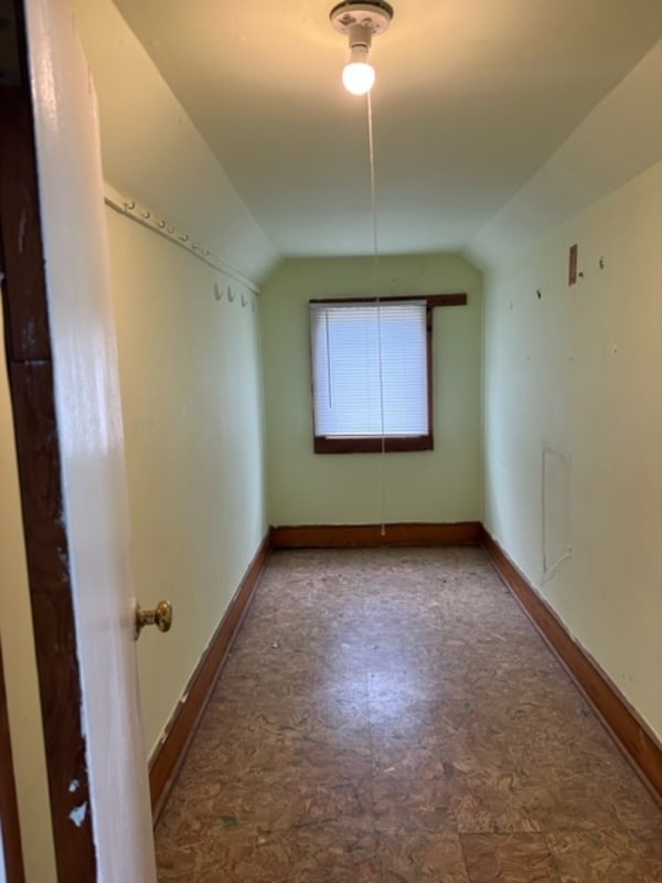 Building Photo - 705 1/2 Michaelmas Avenue - 1