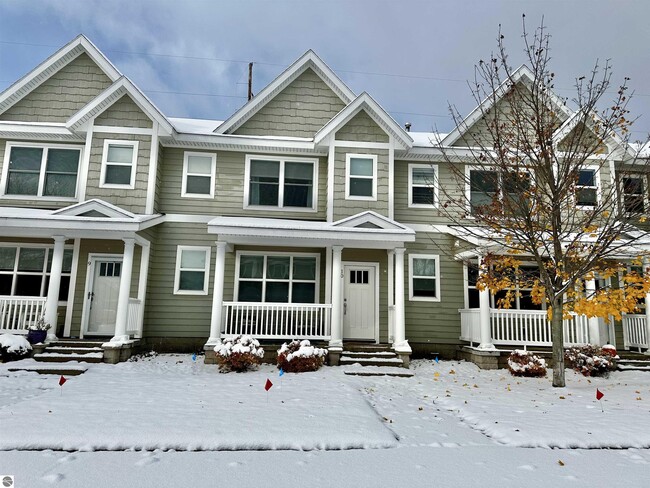 Primary Photo - 982 Lake Ridge Dr