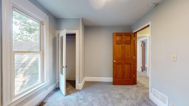 Building Photo - Madison/W.95th neighborhood : 3 bedroom/1 bath single family house available NOW.