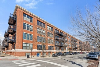 Building Photo - 1040 W Adams St