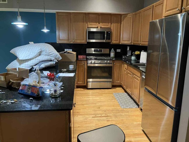 Building Photo - 612 S Western Ave