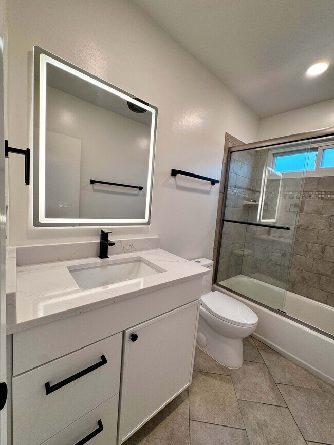 Building Photo - 2721 2nd St