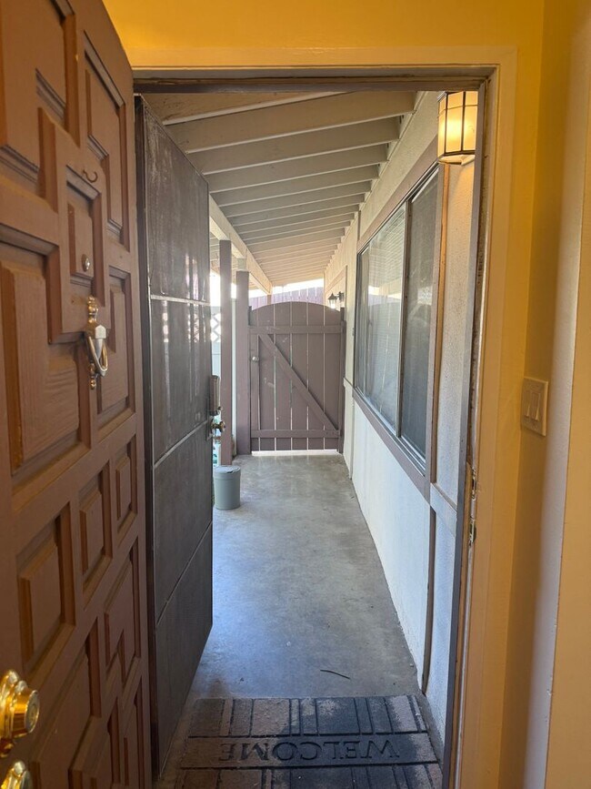 Building Photo - 565 Pepper Dr