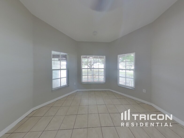 Building Photo - 4369 Montano Ave