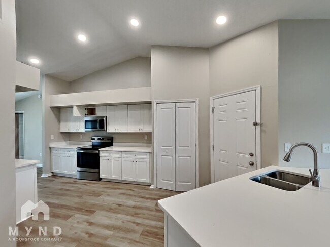 Building Photo - 809 Toledo Ct