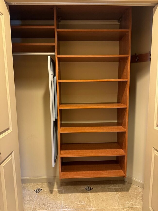 Building Photo - 4Bd/2.5Ba Bellevue Home