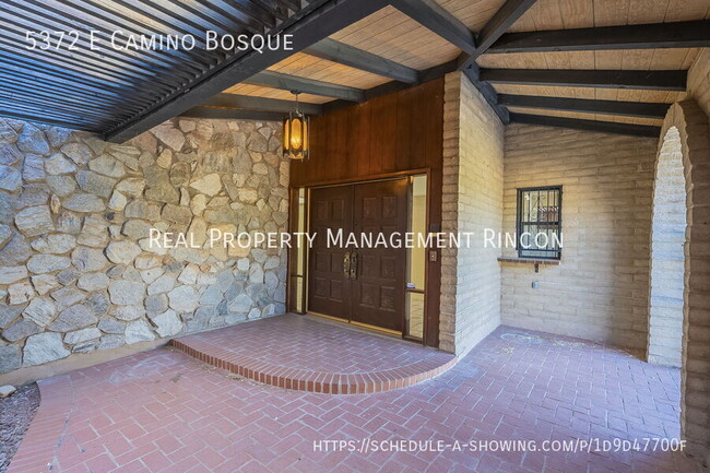 Building Photo - Location! Quintessential Tucson Classic is...