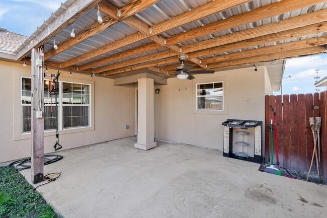 Building Photo - 1020 Tesoro Pass