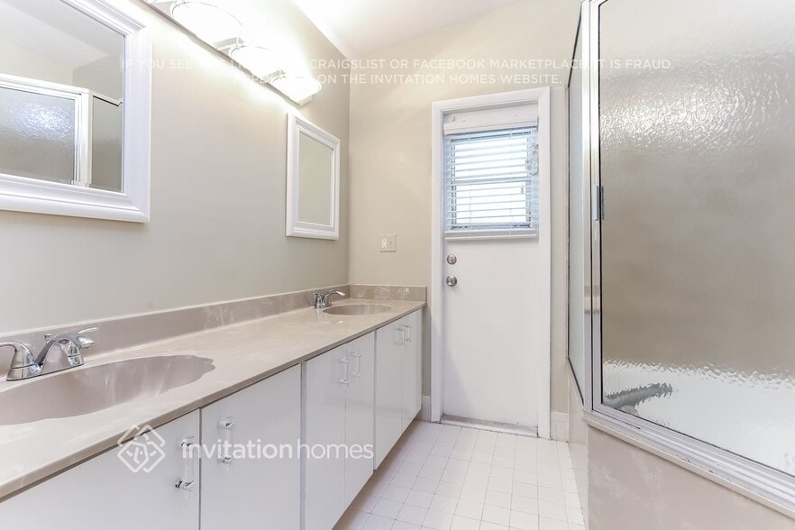 Building Photo - 9575 NW 25th Ct