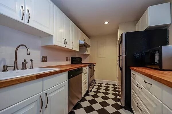 Building Photo - Prime Quincy Location! Beautiful 1BR Near Wollaston Red Line
