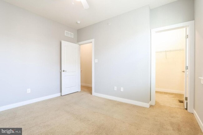 Building Photo - 113 Royal Mews