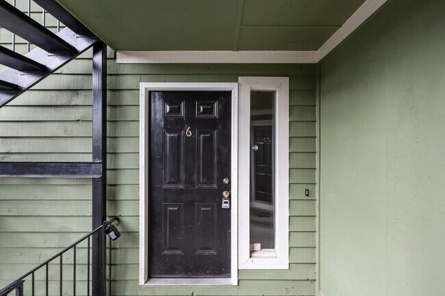 Building Photo - 962-6 Stewarts Creek Dr