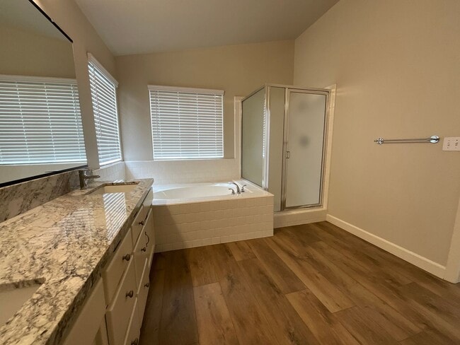 Building Photo - Updated Home In Established Northeast Fresno Neighborhood. Clovis Unified Schools!