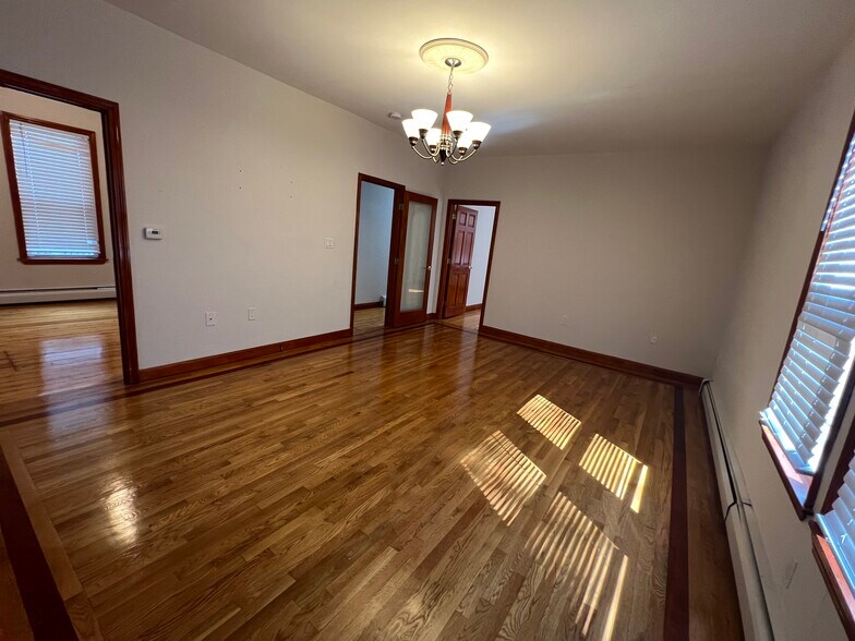 Building Photo - 44 Tuttle St