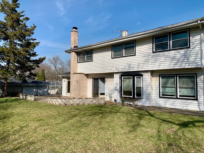 Building Photo - 9S174 Nantucket Dr