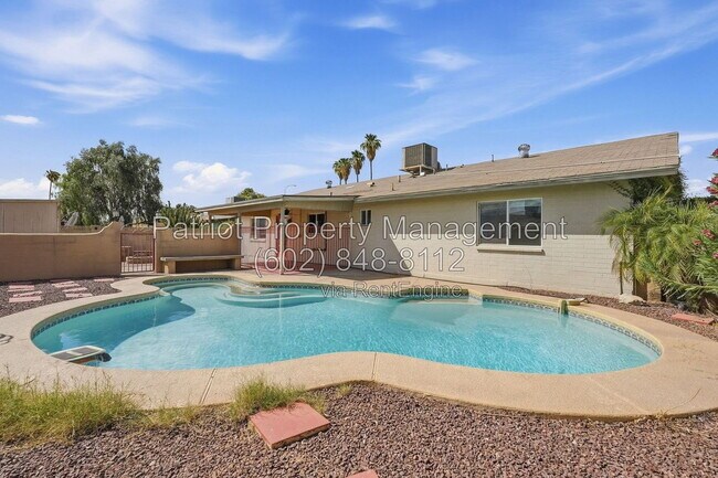 Building Photo - 1275 W Del Rio St