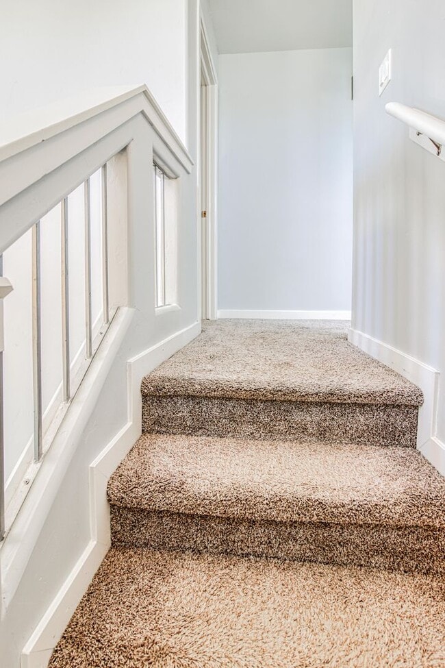Building Photo - Beautiful 4 bed/2.5 baths in the desirable...