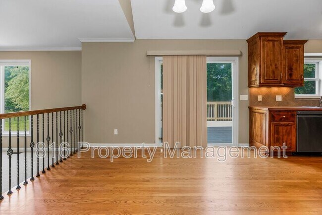 Building Photo - 701 Tomahawk Ct