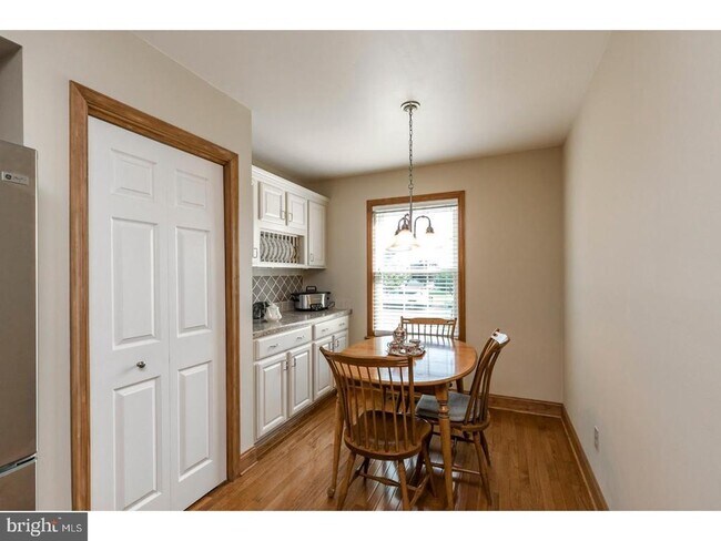 Building Photo - 202 Nelis Ct