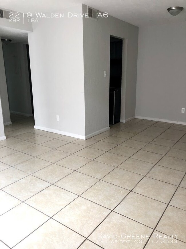 Building Photo - 2219 Walden Dr