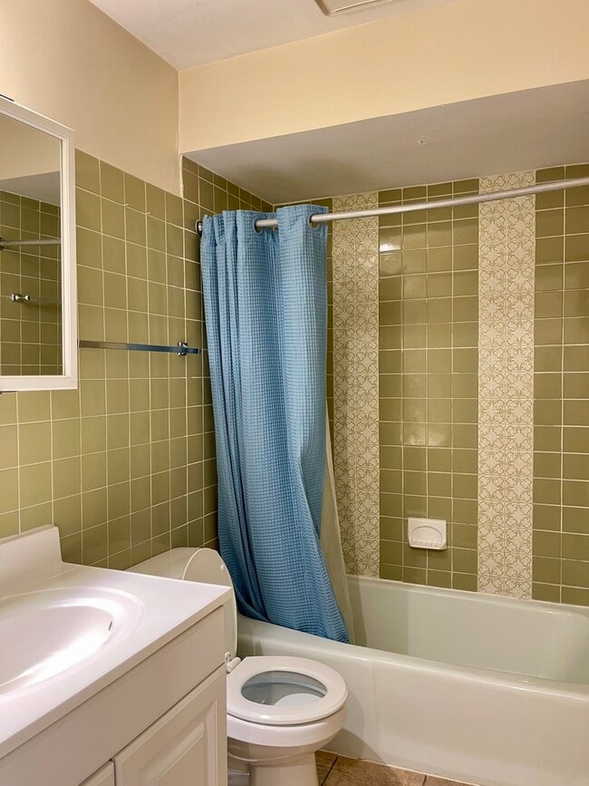 Building Photo - 49 W 66th St