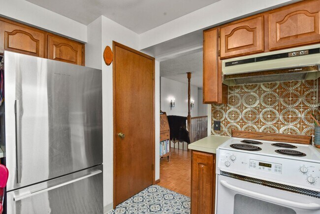 Building Photo - 2700 + sq ft family home has it all! Over 2 acres of land and a stunning view of Lake Pend Oreille