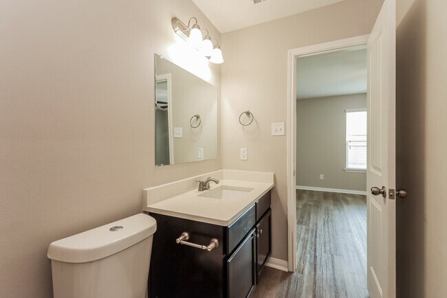 Building Photo - 3102 Same Way