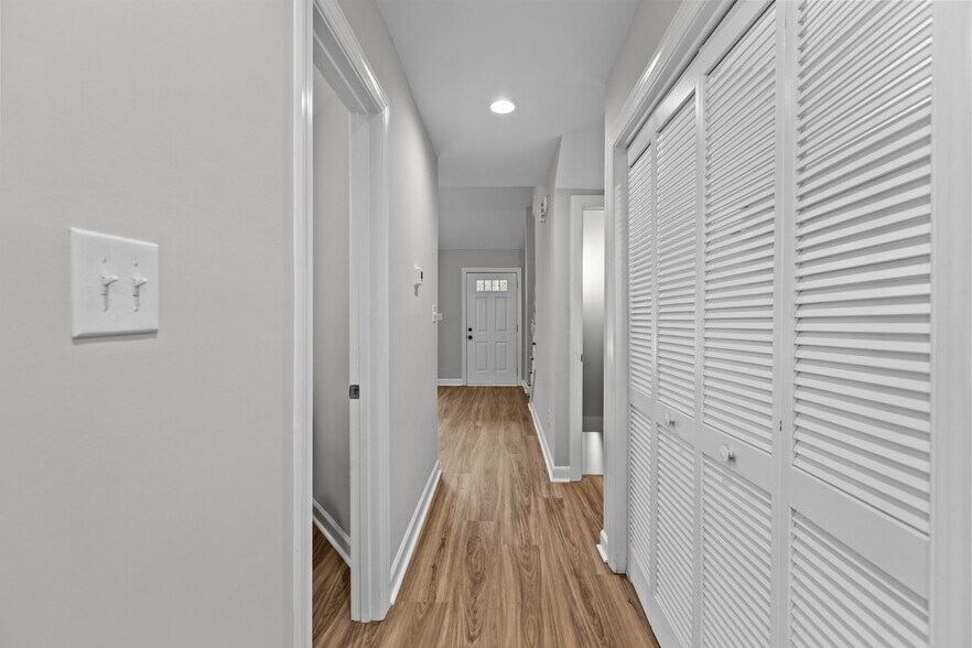 Building Photo - 5500 Fortunes Ridge Dr
