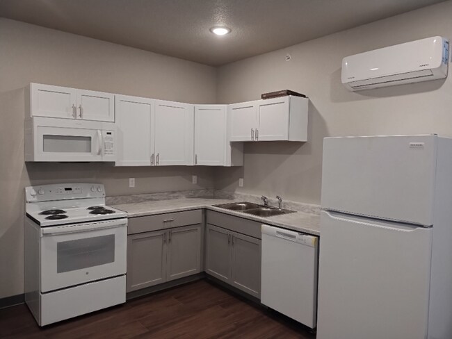 Building Photo - 5833 Homewood Dr